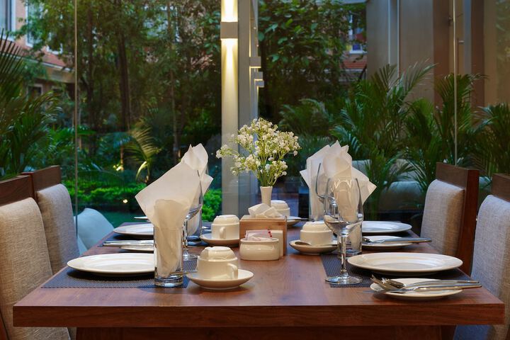 Dining 51 of 63