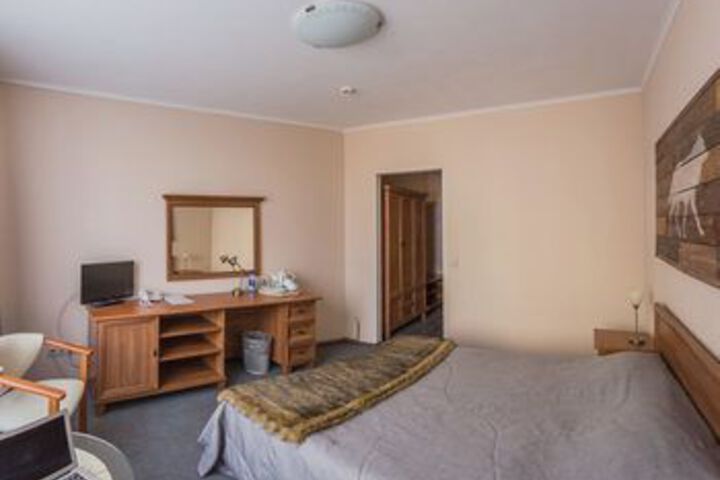 Room 9 of 44