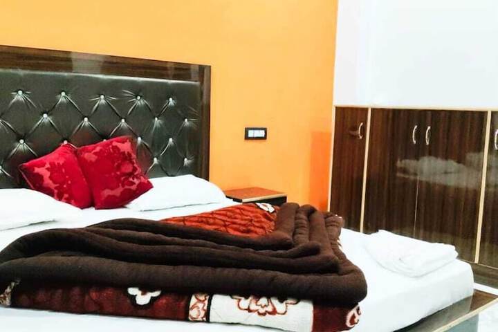 Room 2 of 7