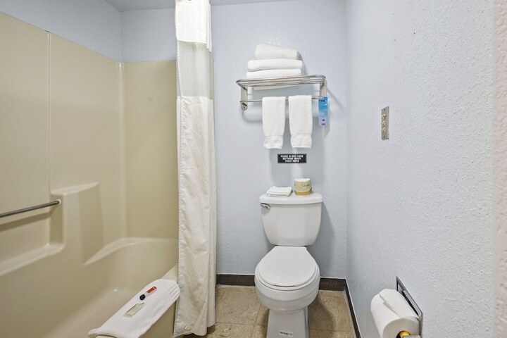 Basic 2 Queen Beds City View (10 of 12)