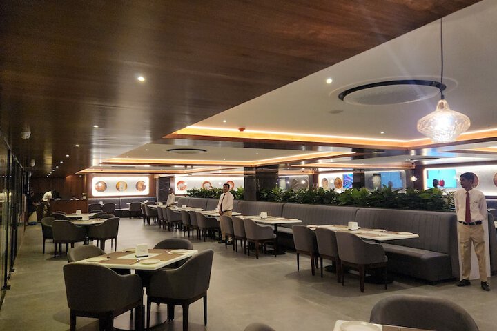 Dining 16 of 24