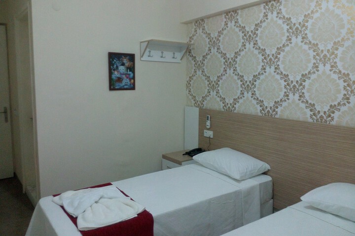 Room 6 of 63