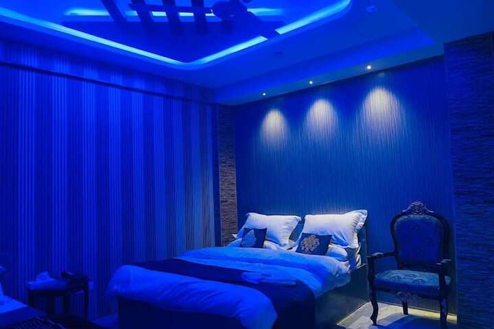 Room 7 of 19