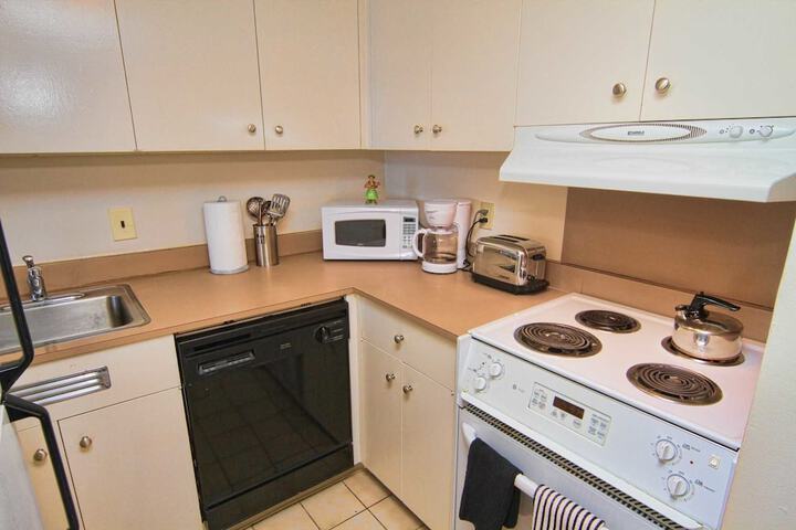 Ilikai 1902 Studio Condo in Honolulu, HI