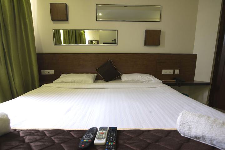 Room 11 of 25