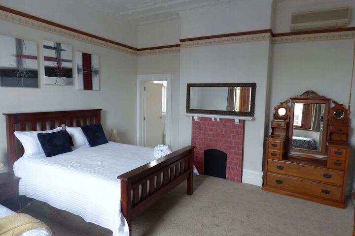 Room 5 of 40