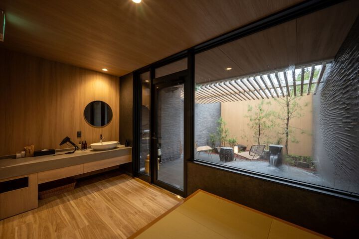 Room 105 of 200