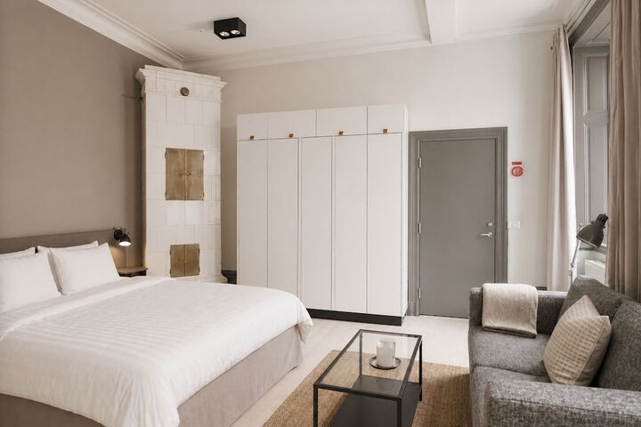 Room 13 of 108