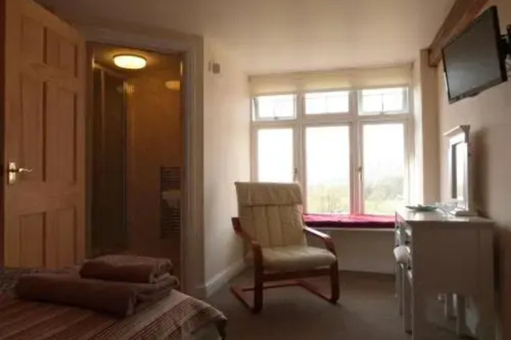 Room 4 of 15