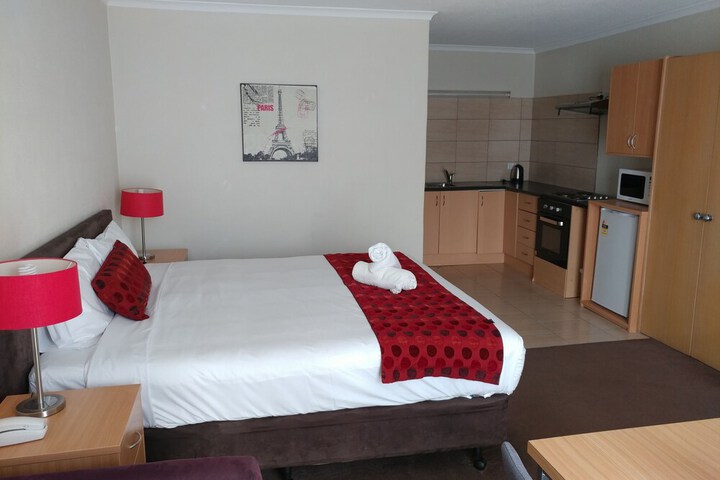 Room 6 of 33