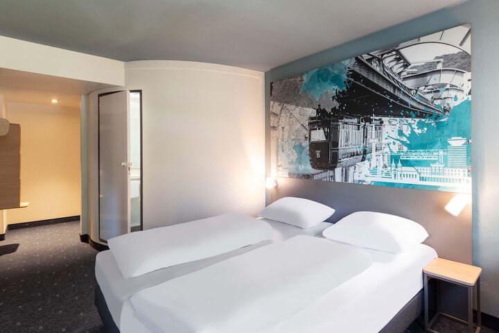 Room 3 of 31