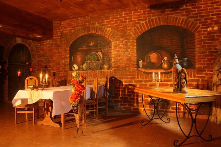 Dining 48 of 56