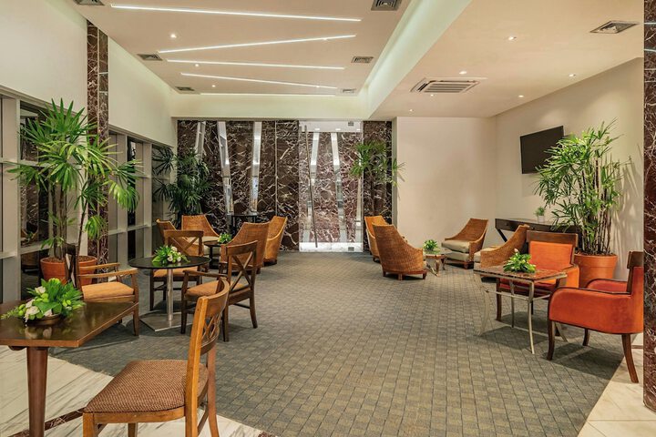 Lounge 171 of 256