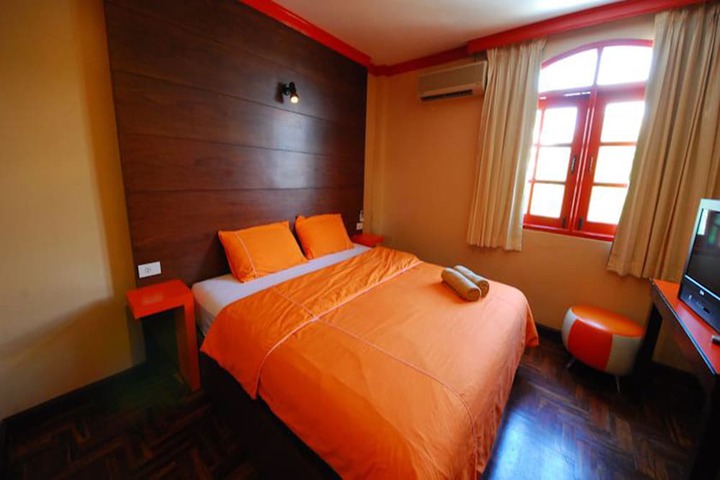 Room 5 of 18