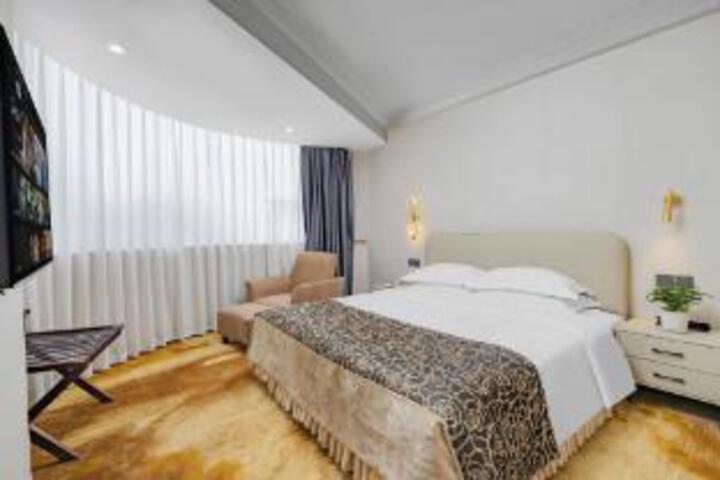 Room 14 of 16