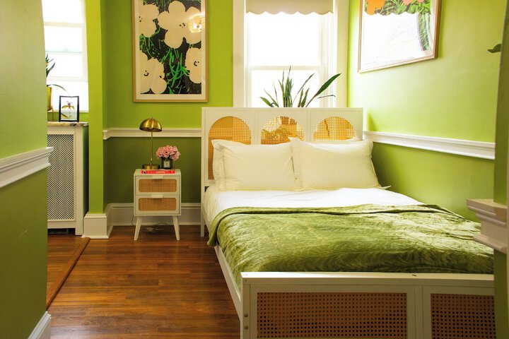 Room 10 of 76