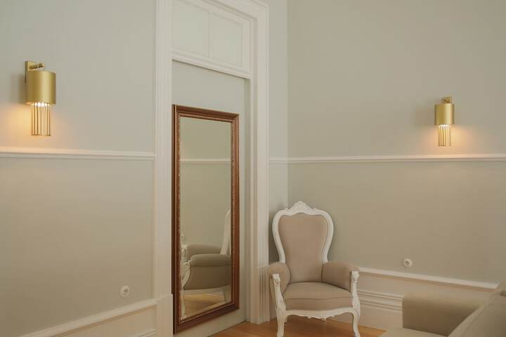 Room 10 of 50