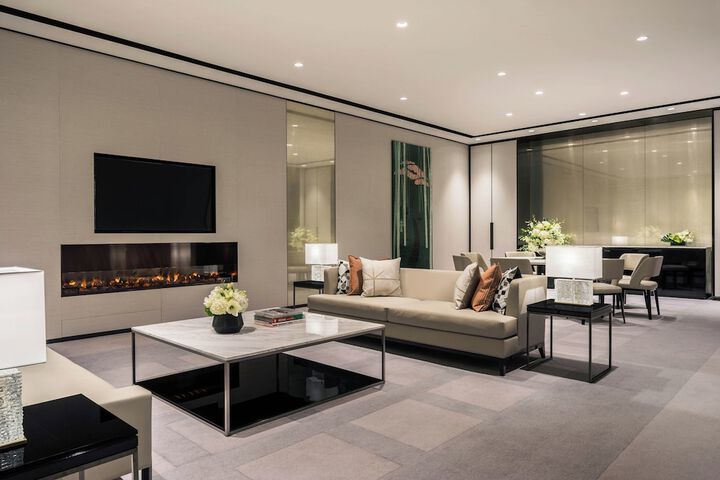 Lounge 47 of 85