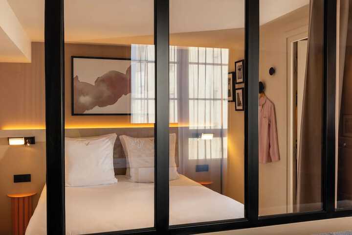 Room 21 of 203