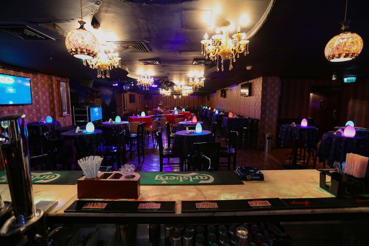 Lounge 70 of 83