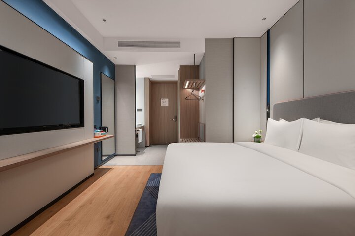 Room 17 of 96