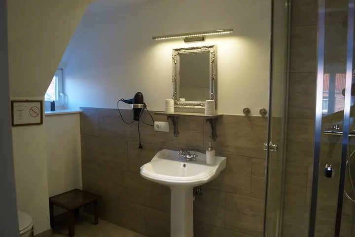 Room 7 of 19