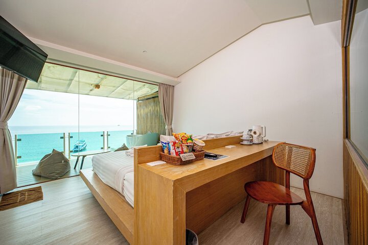 Room 16 of 77