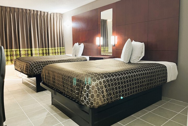 2 Queen Beds (4 of 14)