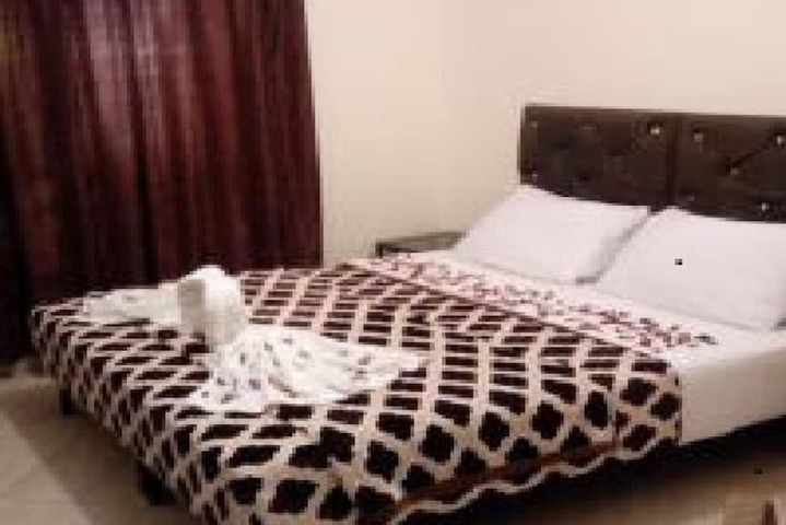 Room 2 of 7