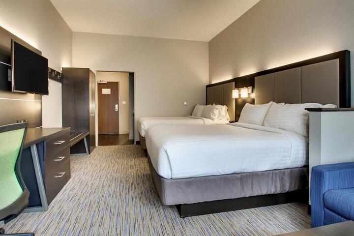 2 Queen Beds (21 of 22)