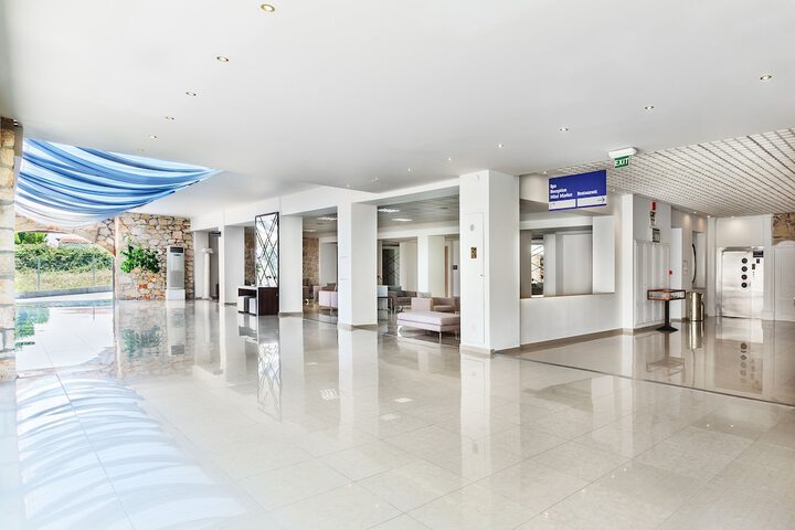 Entrance & Lobby