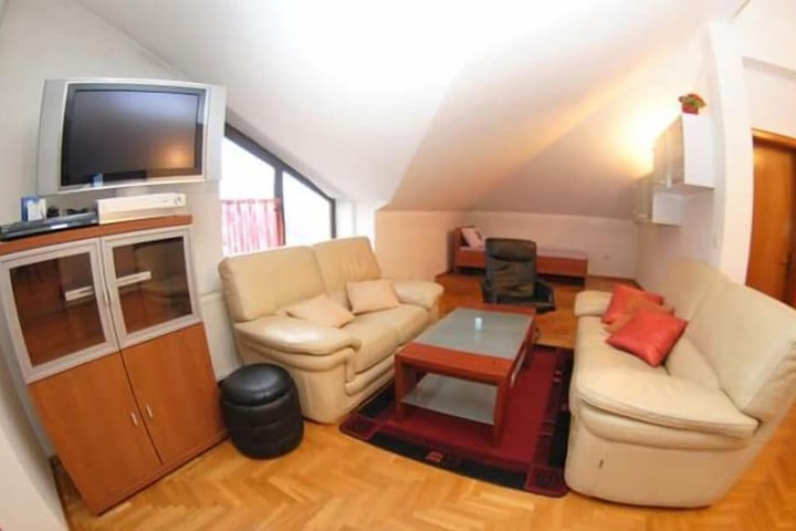 Room 12 of 20