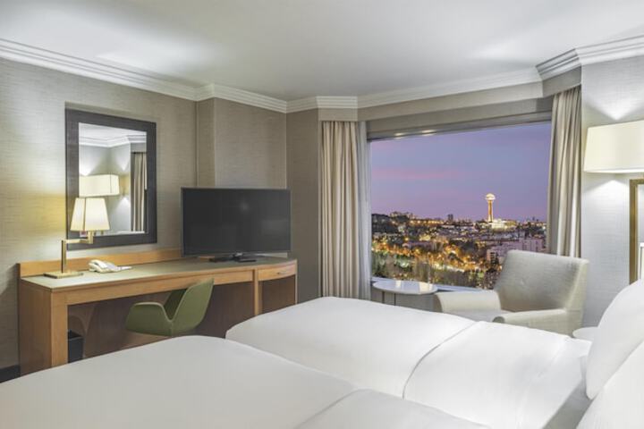 Room 41 of 243