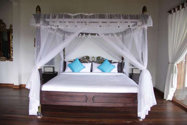 Room 3 of 34