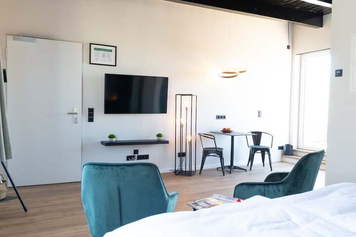 Room 4 of 66