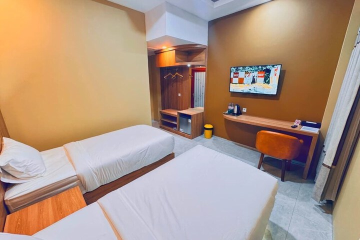 Room 5 of 18