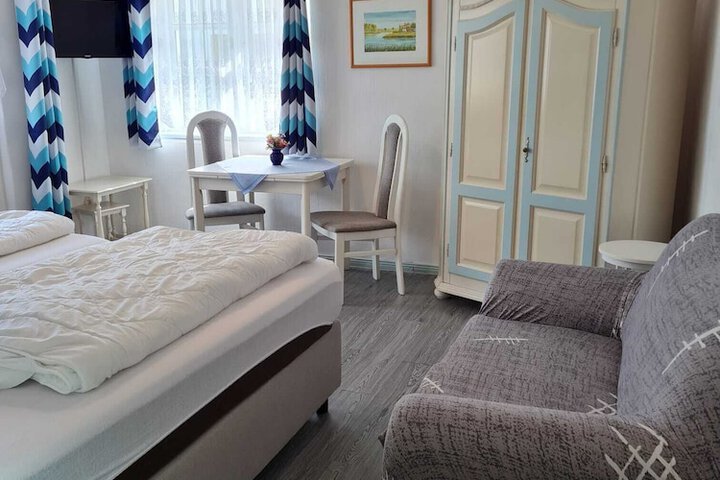 Room 4 of 60