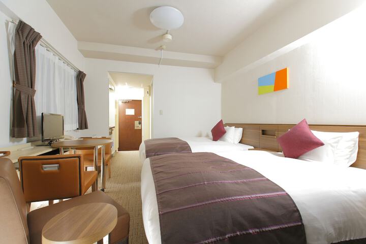 Room 9 of 34