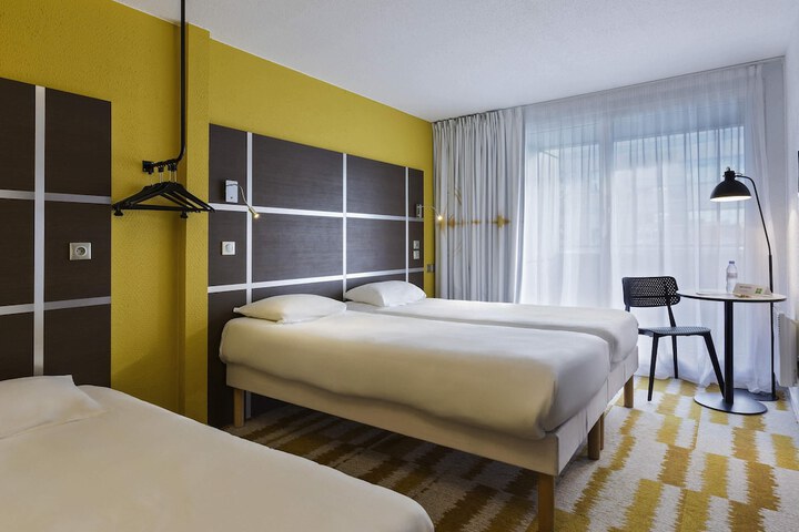 Room 9 of 36