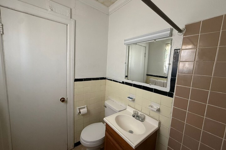 Room 28 of 39