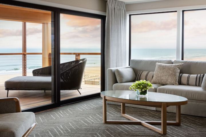 Standard King Bed Ocean View (37 of 63)