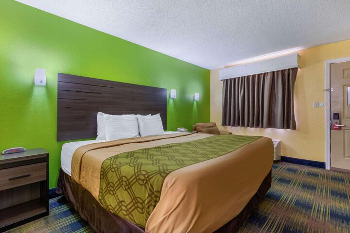 1 King Bed (7 of 7)