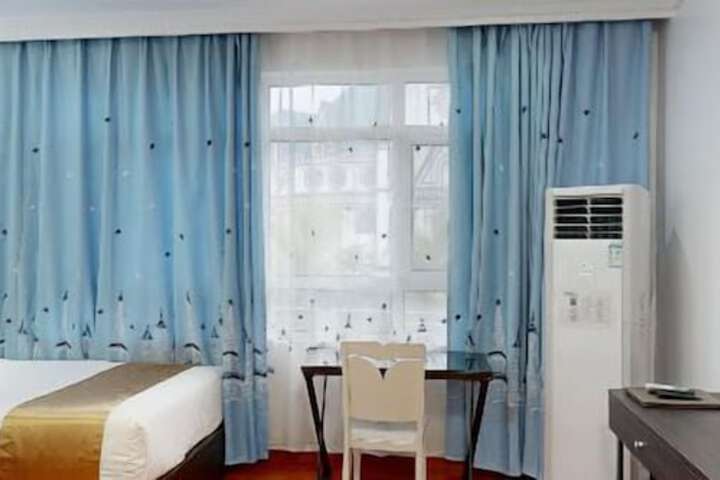 Room 18 of 33