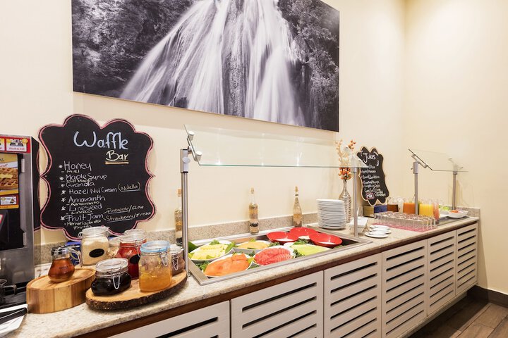 Breakfast/Coffee Service 18 of 28