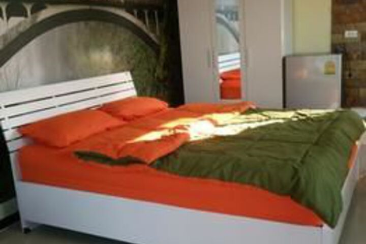 Room 8 of 25