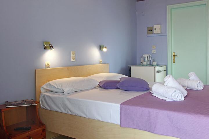 Room 6 of 18