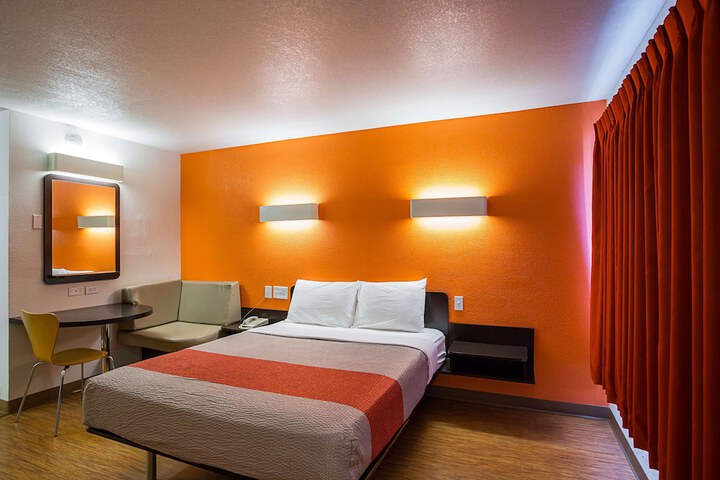 Room 7 of 30