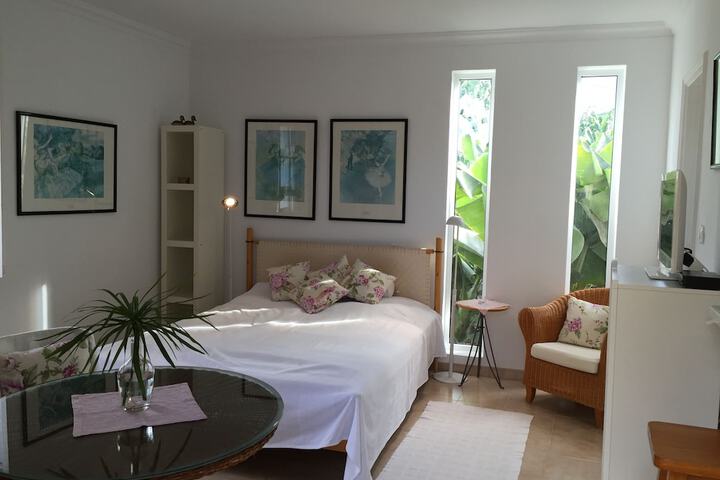 Room 3 of 51