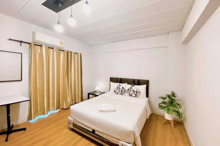 Room 8 of 20