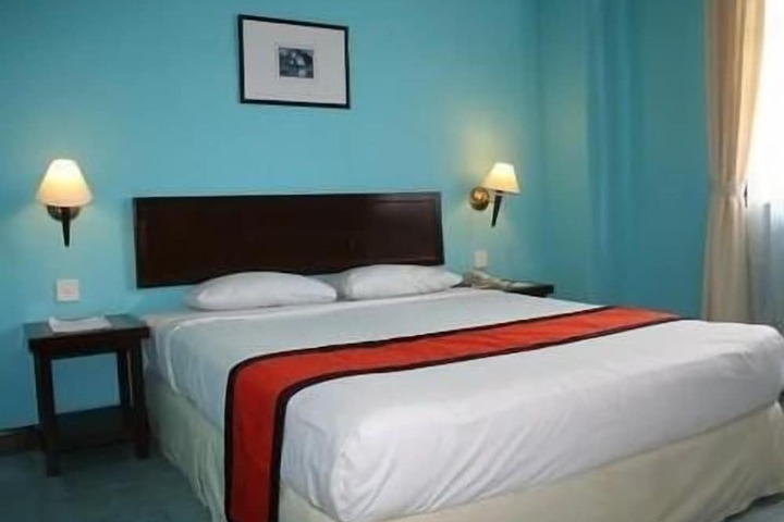 Room 12 of 34
